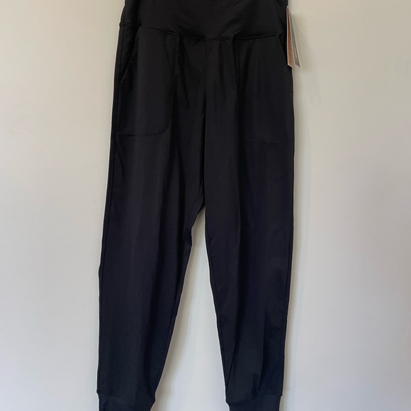 BRAND NEW BLACK WORKOUT LEGGINGS - Picture 2 of 8